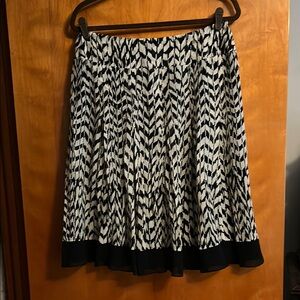 Dana Buchman Petite Black and White Patterned Midi Skirt
